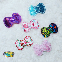 Load image into Gallery viewer, 2&quot; HEARTS BOW SHAPE SNAP CLIP
